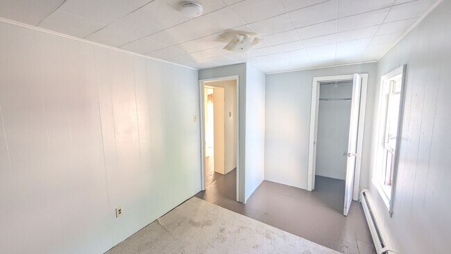 Building Photo - Spacious 3 BR on quiet Columbia street!