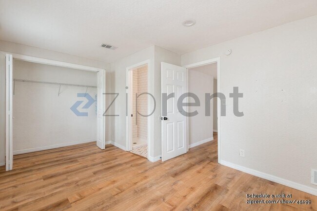 Building Photo - 909 E 28th Ave