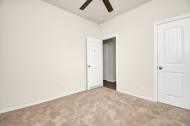 Building Photo - 25634 Royal Catchfly Rd