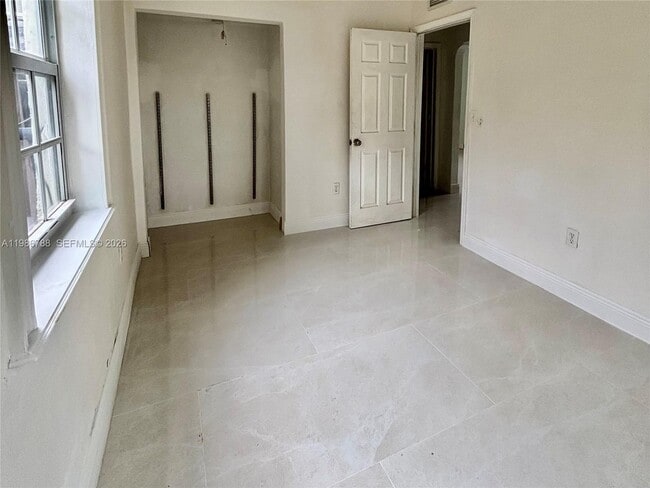 Building Photo - 521 NW 48th St