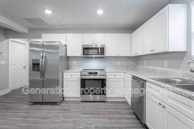 Building Photo - 5 Meadowbrook Dr W