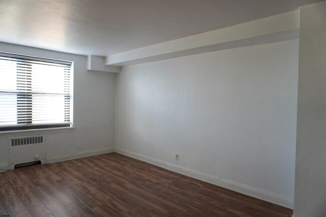 Building Photo - 101 S Raleigh Ave