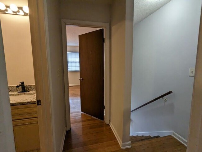 Building Photo - 3751 Oakwood Hills Dr