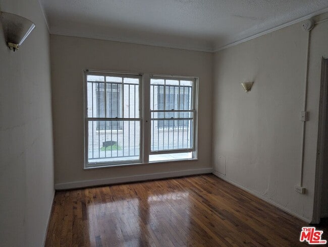 Building Photo - 657 Cochran Ave