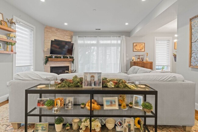 Building Photo - 6 Ashland St