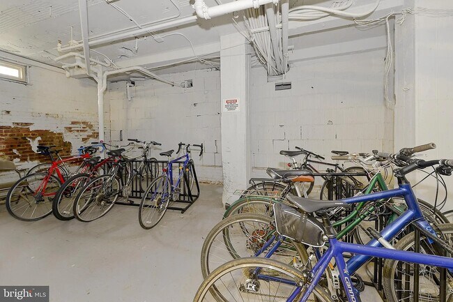 Building Photo - 1417 Newton St NW