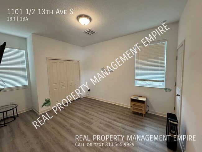 Building Photo - 1101 1/2 13th Ave S-