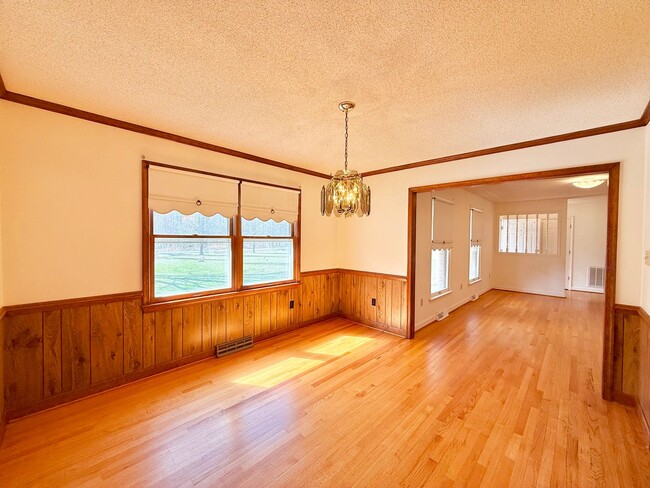 Building Photo - Charming 3 Bedroom Home for Rent!