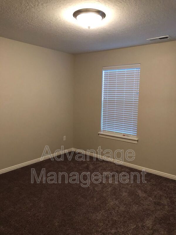 Building Photo - 1006 W 500 S