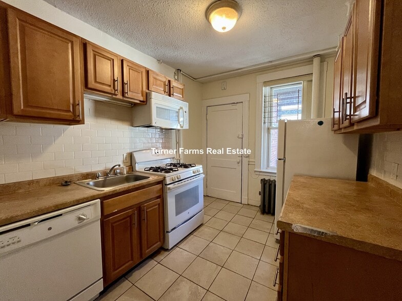 Building Photo - 15 Barrows St