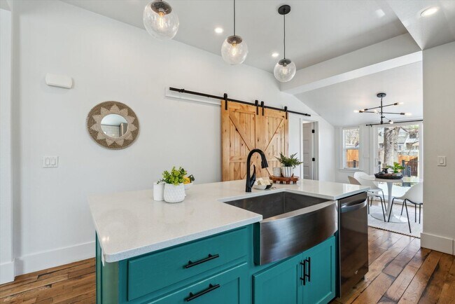 Building Photo - Charming 2BD, 2BA Longmont Home with Fenced Back Yard