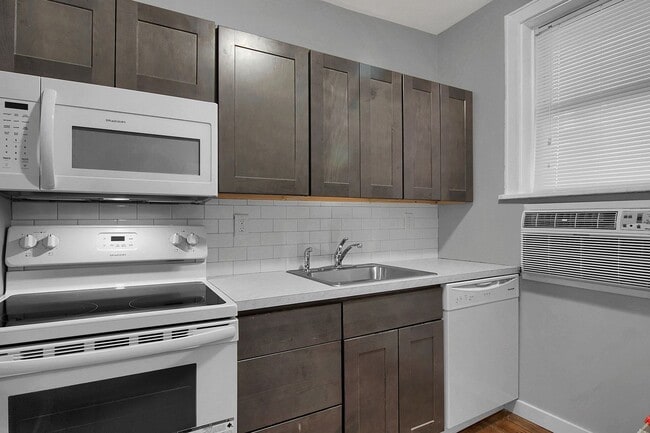 Building Photo - Chic lil Studio