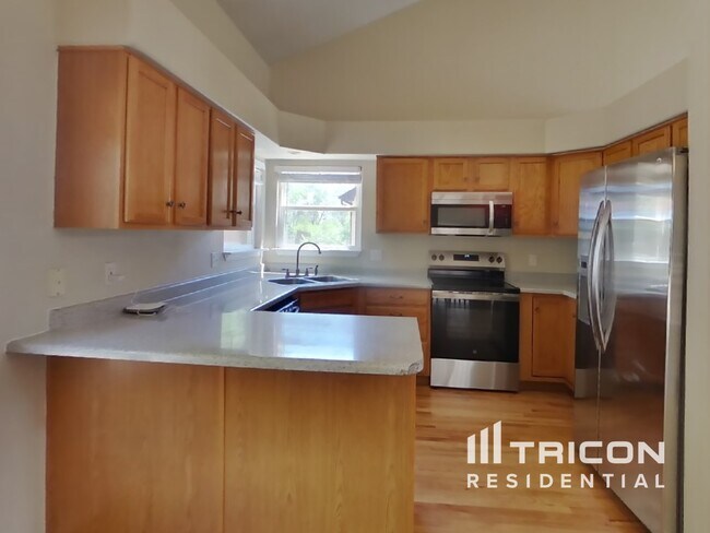 Building Photo - 4691 Skylark Rd