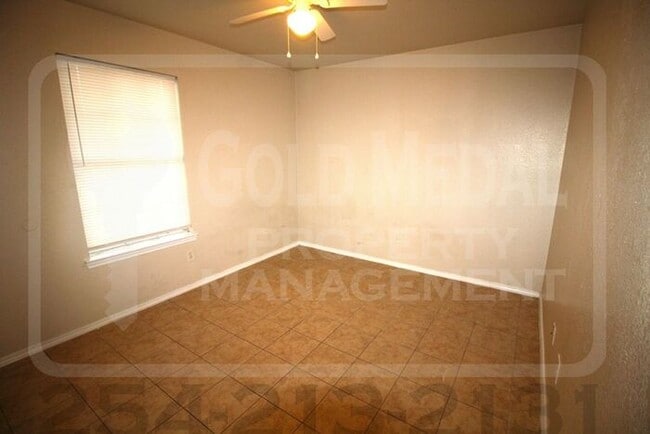 Building Photo - 3402 Hereford Ln