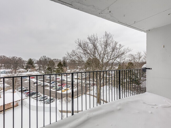 Building Photo - 2331 E Market St