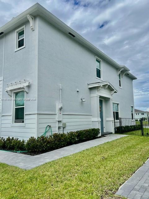 Building Photo - 669 SE Lk Fls St
