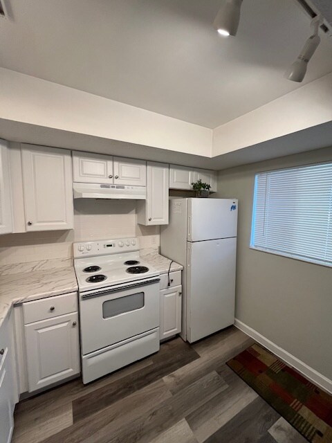 Building Photo - 3504 Beneva Rd