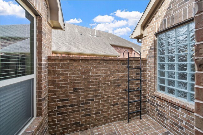 Building Photo - 34 Danby Place