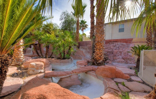 Building Photo - 3930 Placita Del Rico