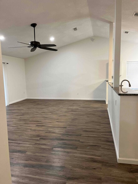 Building Photo - 103 Trenton Ave