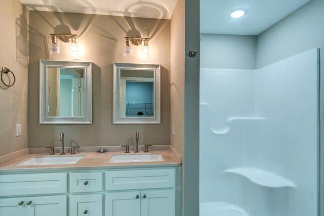 Building Photo - 182 Garden Gate Dr