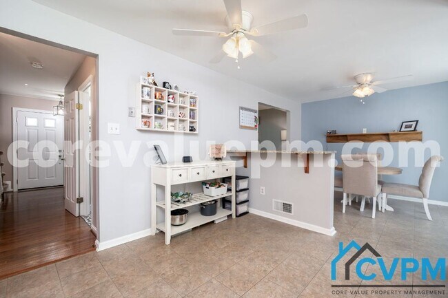 Building Photo - 15952 Alameda Dr