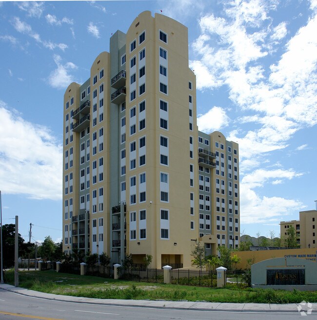 Building Photo - Tuscan View