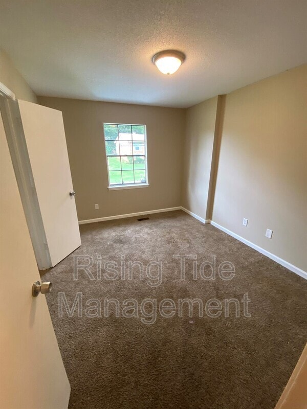 Building Photo - 450 Westchester Dr