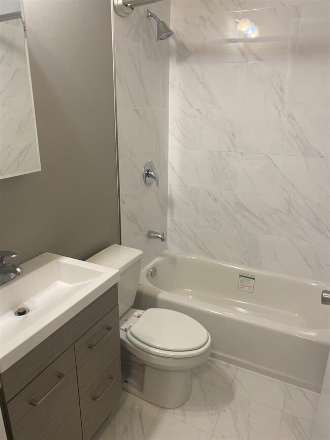 Building Photo - 5601 Boulevard E