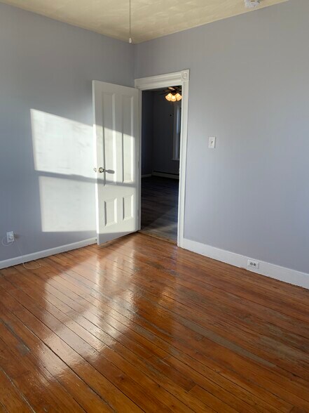 Bedroom - 110 Capital St