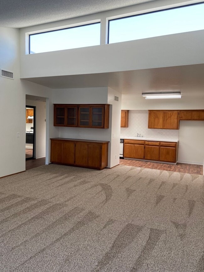 Building Photo - 3832 Fifth Ave