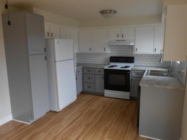 Building Photo - 386 30th Ave SE