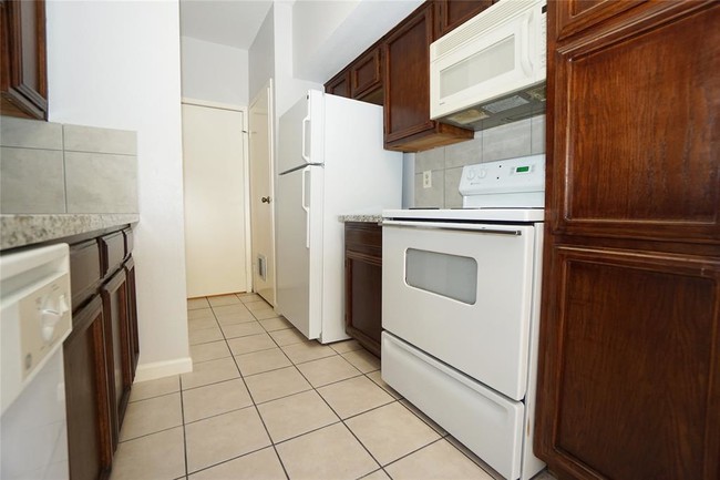 Building Photo - 6602 Harbor Town Dr