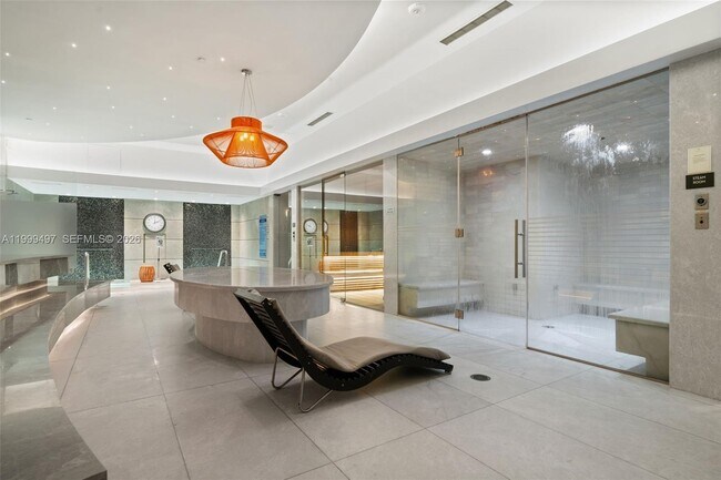 Building Photo - 1010 Brickell Ave