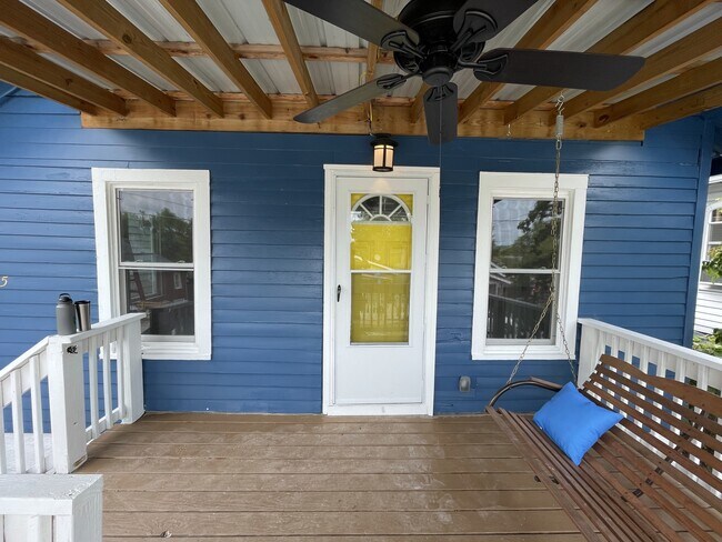 Building Photo - 1335 Hazen St