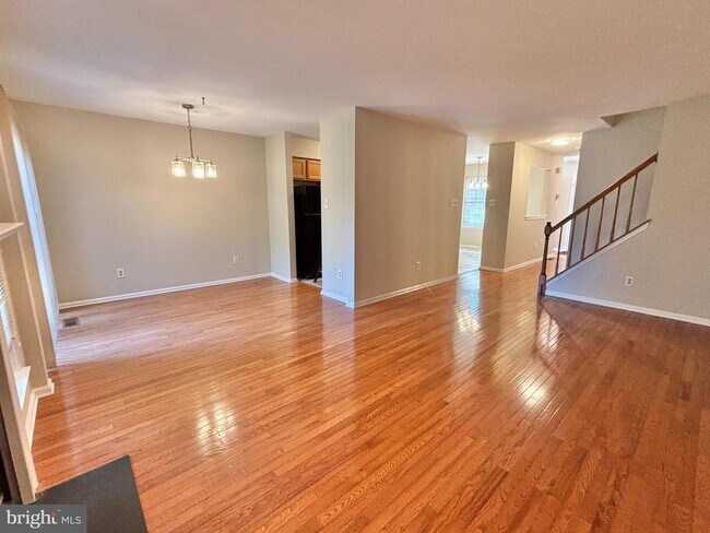 Building Photo - 335 Danbury Ct
