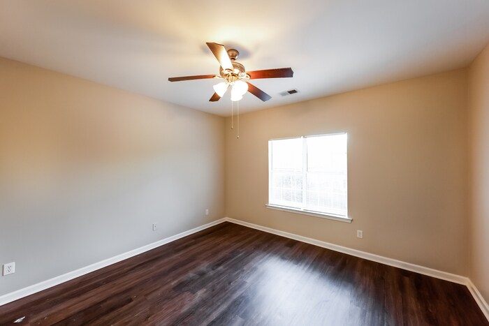 Building Photo - 112 Charlton Ln