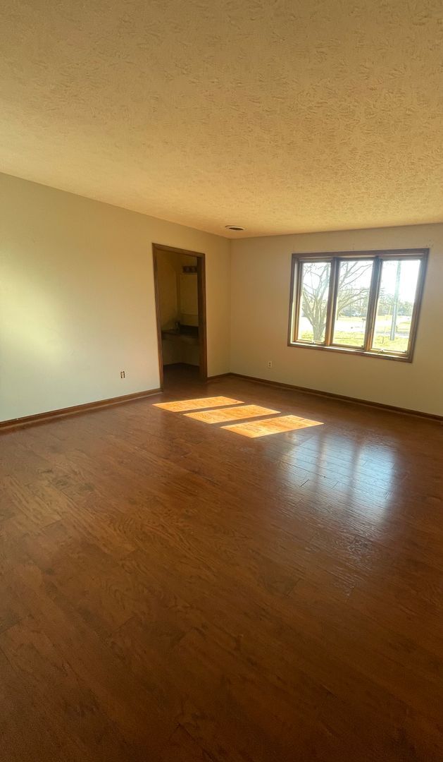 Building Photo - Spacious 3-Bedroom Ranch for Rent in Franklin, KY!