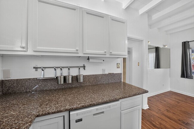 Building Photo - 1815 W Balboa Blvd