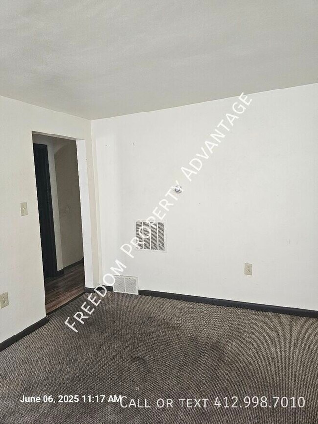Building Photo - 130 Hall Ave
