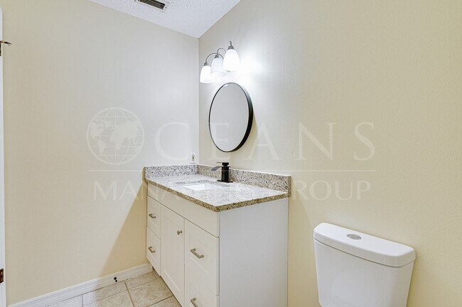 Building Photo - Charming 1 Bed, 1 Bath Condo