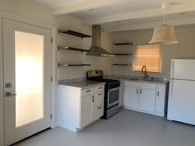 Kitchen - 222 Gull St