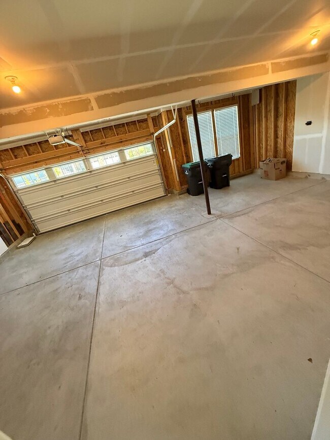 Building Photo - 1046 Elmwood Ln