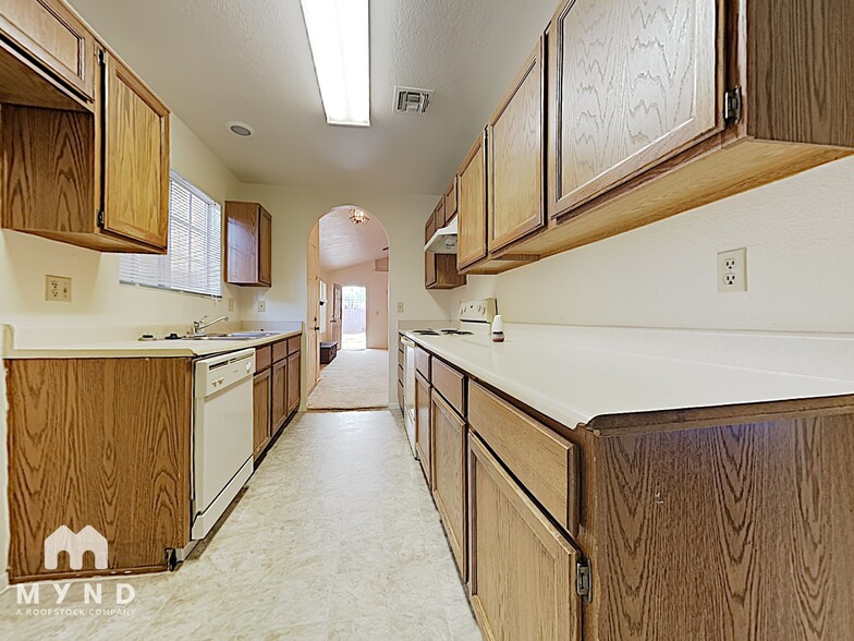 Building Photo - 1915 S 39th St