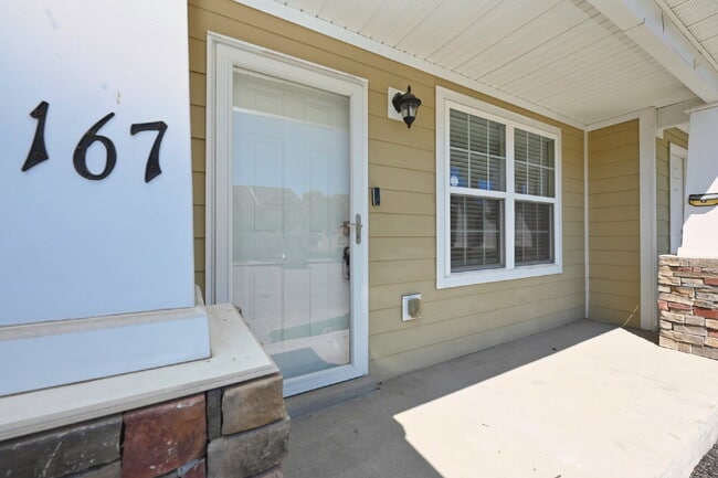 Building Photo - Minutes to Nashville! Stylish 2BR/2.5BA Goodlettsville Townhome