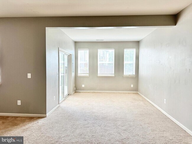 Building Photo - 7 Coulter Ln