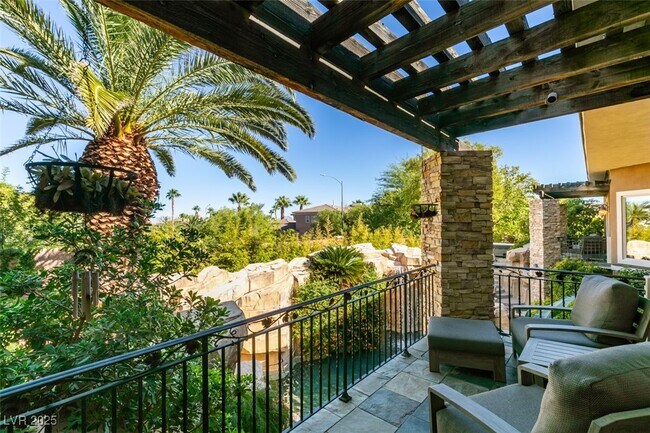 Building Photo - 549 Regents Gate Dr