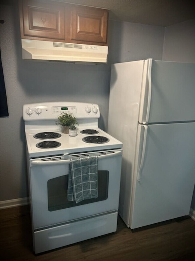 Building Photo - 739 E Ashby Pl