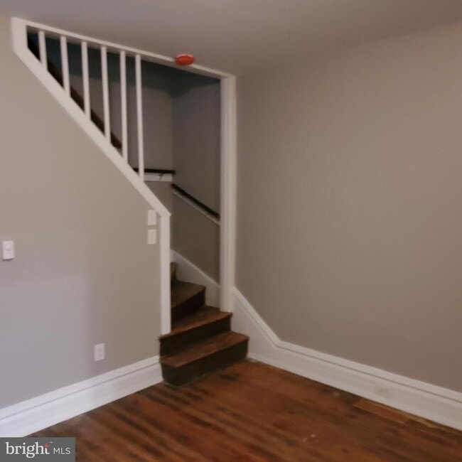 Building Photo - 314 S Locust St