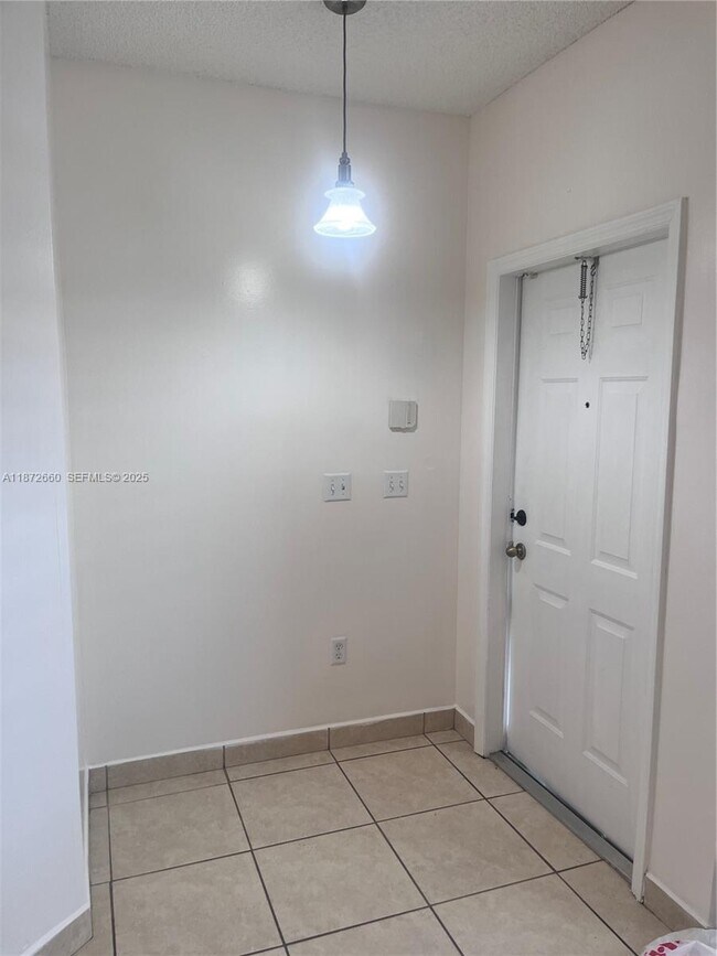 Building Photo - 2320 SE 23rd Rd